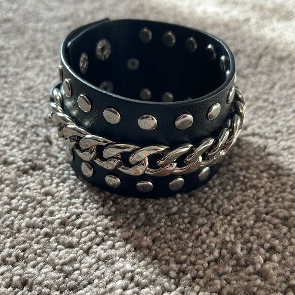 TORRID. 9” cuff black/silver chain bracelet - Picture 1 of 8